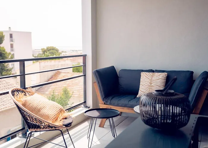 Dieu Neree & Its Sea View Apartman